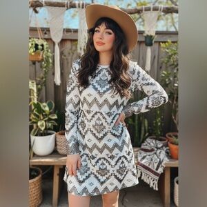 ✨EXPRESS✨
Aztec Sequin Bodycon Dress